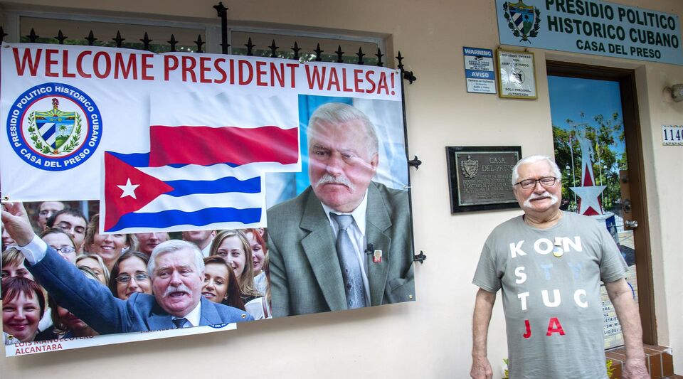 Lech Walesa suggests to the Cuban opposition to take advantage of an official act to demand freedom