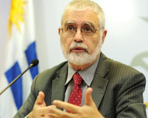 Liberoff submitted requests for a report on support for the Tourism sector