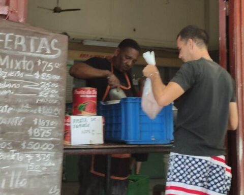 Liquid chicken mincemeat in Havana, for "only" 65 pesos