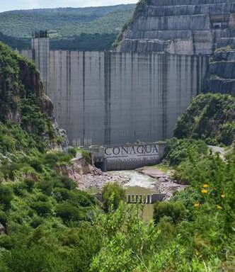 López Obrador supervises works on the El Zapotillo dam