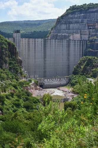 López Obrador supervises works on the El Zapotillo dam