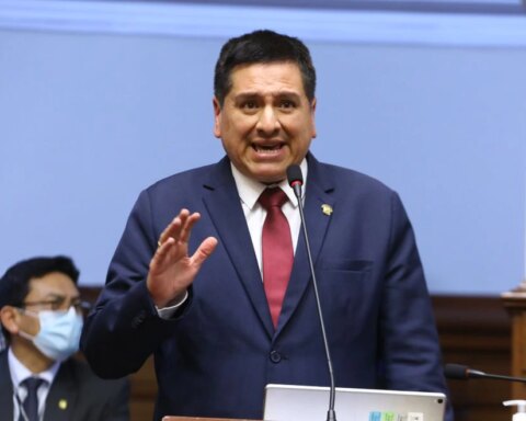 Luis Aragón is elected as Popular Action candidate for the presidency of Congress