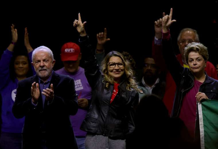 Lula da Silva maintains advantage over Bolsonaro in presidential race