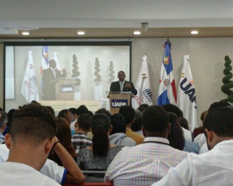 MESCyT imparte “Primera Conferencia de Innovación y Vinculación IES-Empresa de la Región Norte”