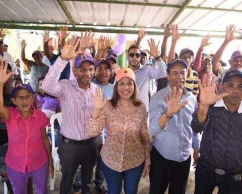 During the tour, former Vice President Margarita Cedeño expressed her words of gratitude for the warm welcome and empathy that everyone has shown her in her presidential project.