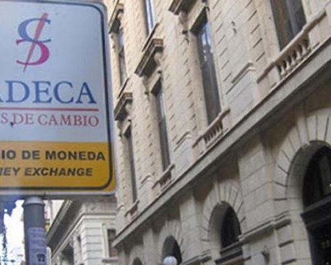 Cadeca, mercado divisas, cubanos, Estado