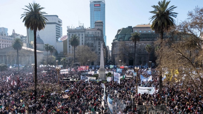 Massive marches throughout the country after the attack against Cristina