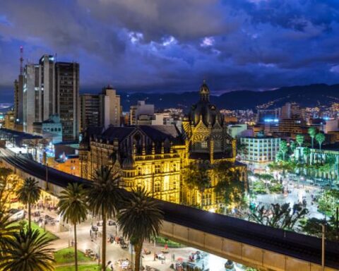 Medellín with a sign like the one in Hollywood, Quintero's proposal