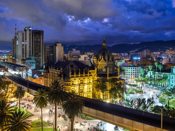 Medellín with a sign like the one in Hollywood, Quintero's proposal