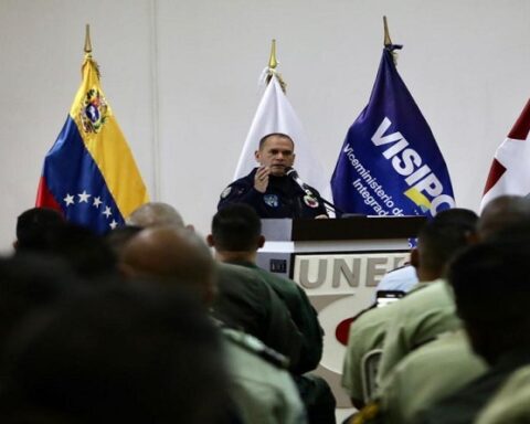 Realizan encuentro con directores de cuerpos de policía estadales y municipales