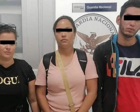 Mexican authorities arrest three Cubans with $50,000 undeclared