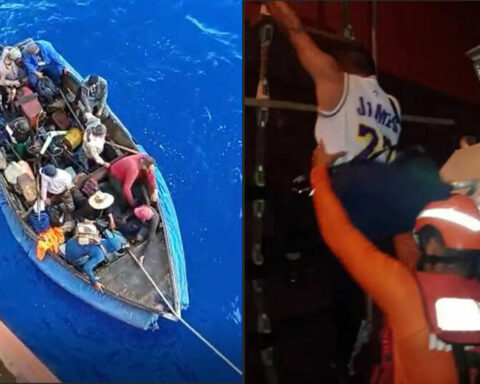 Mexican authorities rescue 11 Cuban rafters who were adrift in the Caribbean