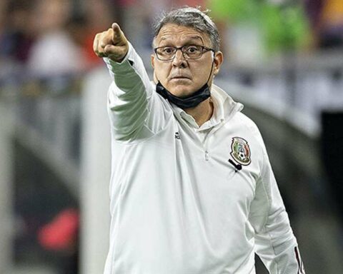 Mexico resorts to 11 'European' legionnaires to face Peru and Colombia