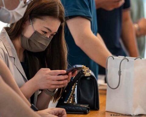 Millions demanded for phone number with triple 666 in China