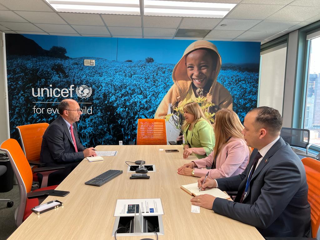 Minister Santaella held a meeting with representatives of UNICEF