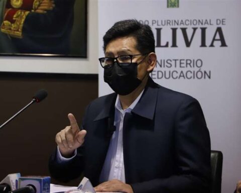 Minister crashes against the leader who said that teachers are the worst paid