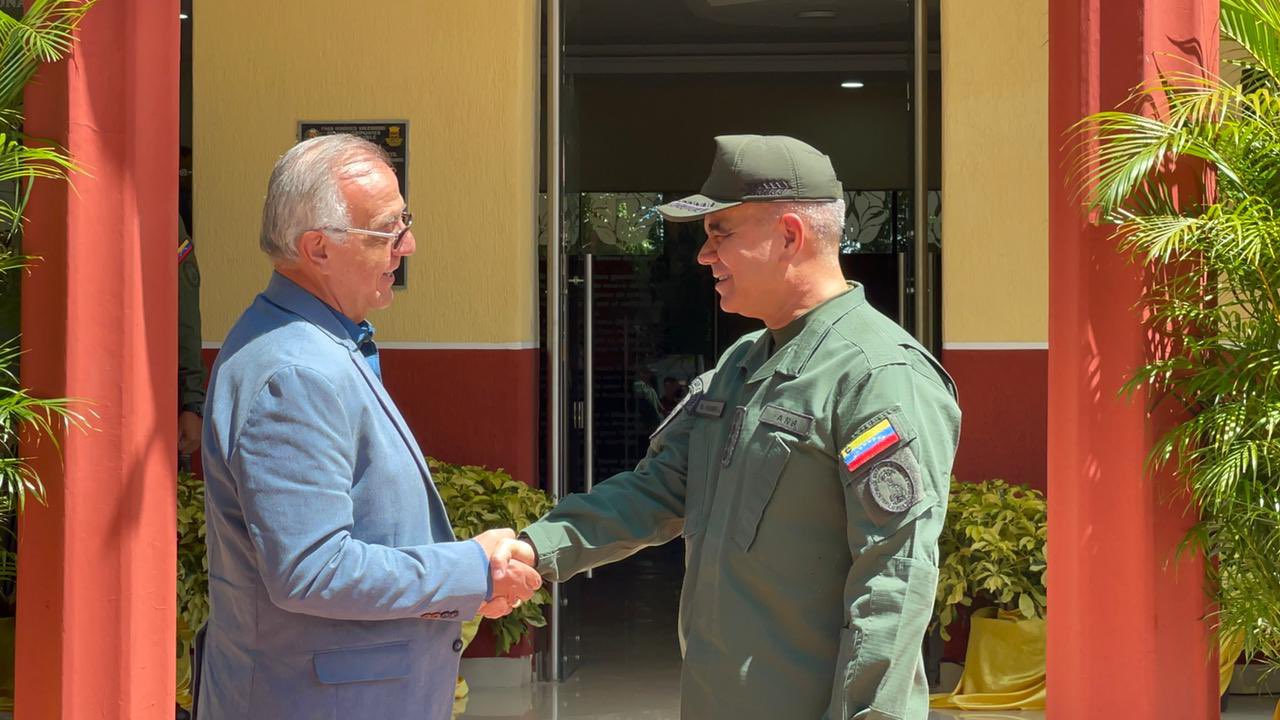 Minister for Defense received his Colombian counterpart this Saturday