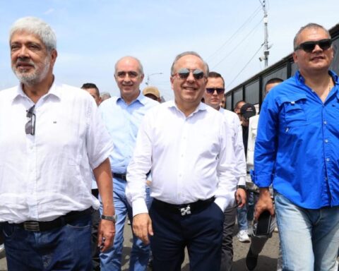 Ministers of Petro and Migration Colombia check logistics for border reopening