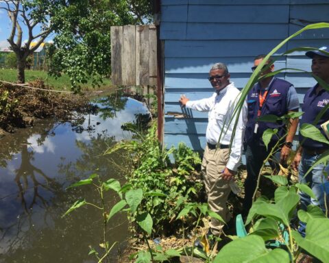 Ministerio de Salud de recorre zonas afectadas por Fiona