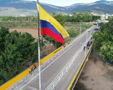 Minute by minute: this is how the reopening of the border with Venezuela progresses