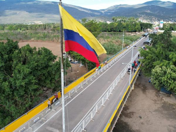 Minute by minute: this is how the reopening of the border with Venezuela progresses