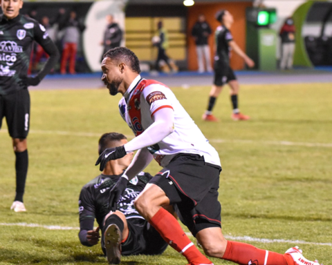 Nacional Potosí wins and recovers ground thanks to a double by Tommy Tobar
