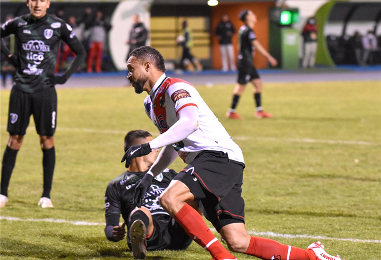 Nacional Potosí wins and recovers ground thanks to a double by Tommy Tobar