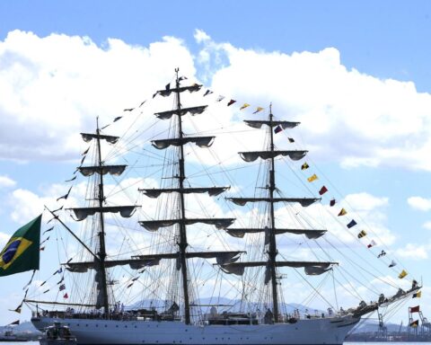 Navy participates in 7 de Setembro with naval parade on the coast of Rio