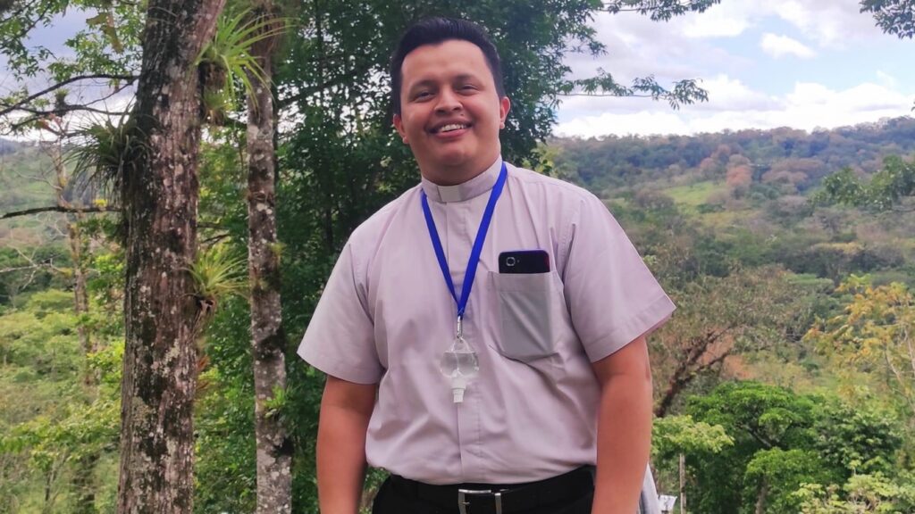 Nicaraguan priest Erick Díaz goes into exile