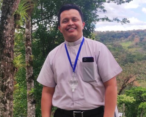 Nicaraguan priest Erick Díaz goes into exile