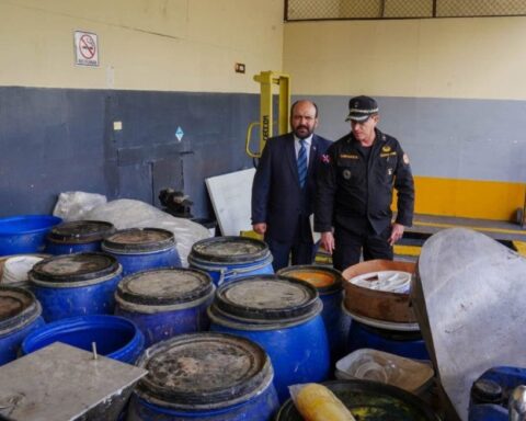 Part of the raw materials in bulk, equipment and clothing that were used for the manufacture and packaging of illegal drugs and in whose operation there were no prisoners.