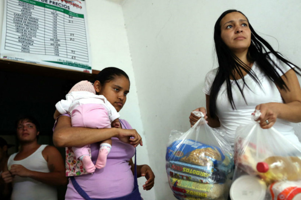 Number of Venezuelans dependent on CLAP increased compared to 2021