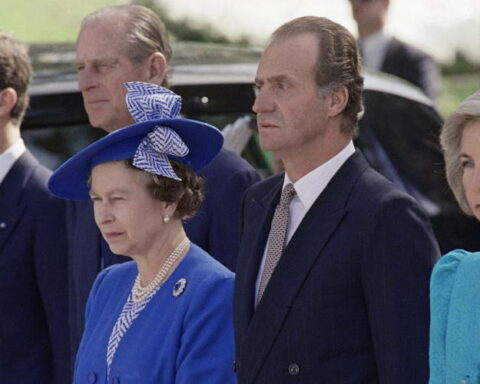 Sobre héroes, tumbas y otros enredos monárquicos