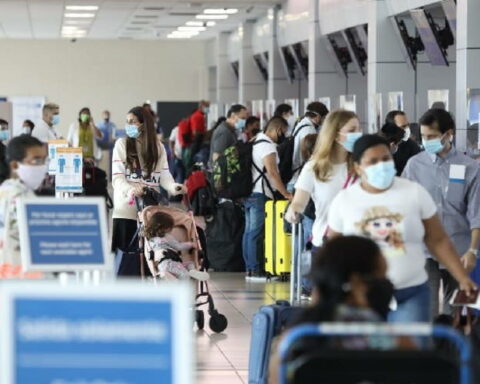 Panamá anuncia excepciones para visas en tránsito de ciudadanos cubanos