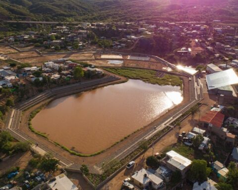 Parque El Represo de Nogales, receives an award as The Best Construction in America