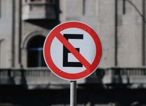 «Parquéate Bien»: calles donde queda prohibido parquearse en paralelo desde este lunes