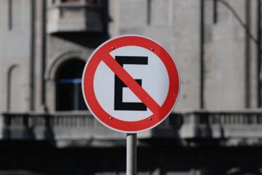 «Parquéate Bien»: calles donde queda prohibido parquearse en paralelo desde este lunes