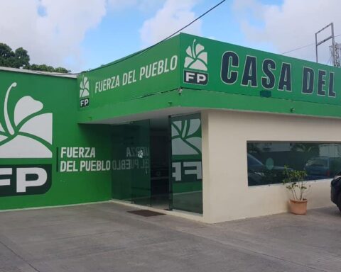 Fuerza del Pueblo: Abinader luce atrapado en su propio laberinto