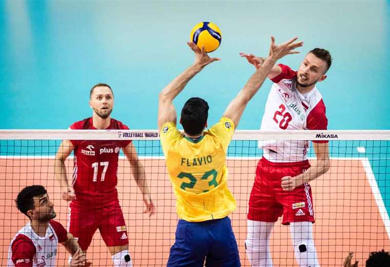 Poland and Italy in the final of the Volleyball World Cup;  eliminated Brazil and Slovenia
