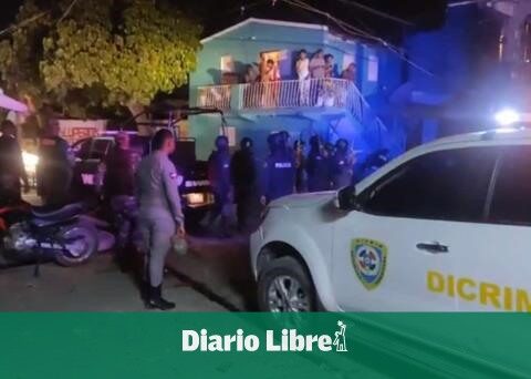 Police officer wounded by man barricaded in La Romana dies