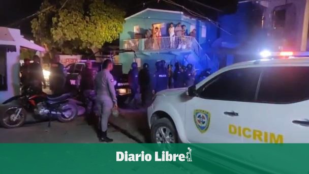 Police officer wounded by man barricaded in La Romana dies