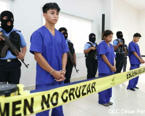 Policía presenta a sospechosos del asesinato de dos niñas en Ciudad Belén. Foto: Medios oficialistas.