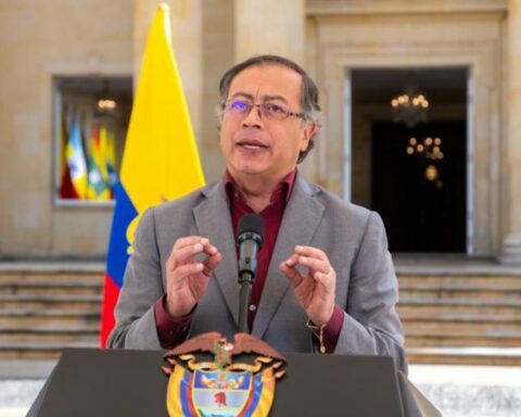 President Gustavo Petro has a picture of acute bronchitis