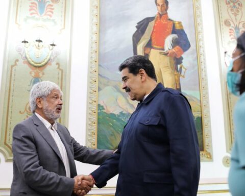 President Maduro announces opening of borders with Colombia