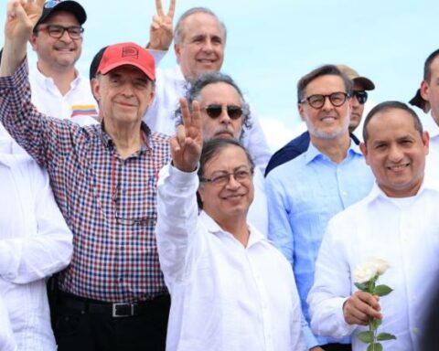 President Petro asks to accelerate the homologation of Venezuelan titles