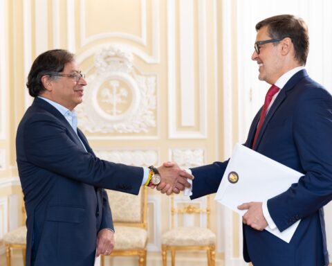 President of Colombia received credential letters from Ambassador Plasencia