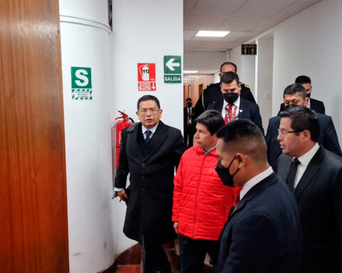 President of Peru "washes his hands" and denies accusations of corruption