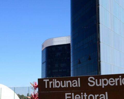 President of the TSE meets with representatives of trade union centrals