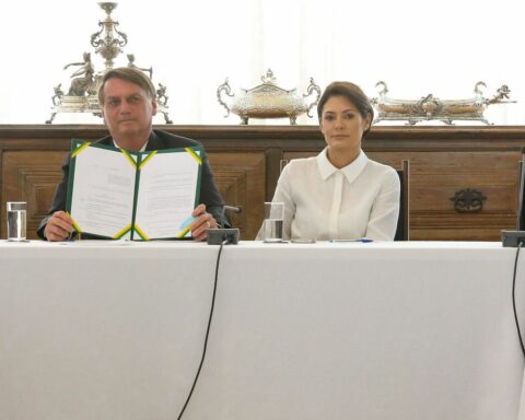 President signs law that encourages job creation for women