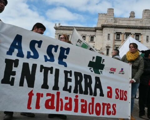 Public Health officials will hold a concentration this Thursday at the door of the Annex